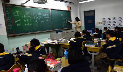 “點(diǎn)燃興趣之花，綻放青春年華”——學(xué)生社團(tuán)課