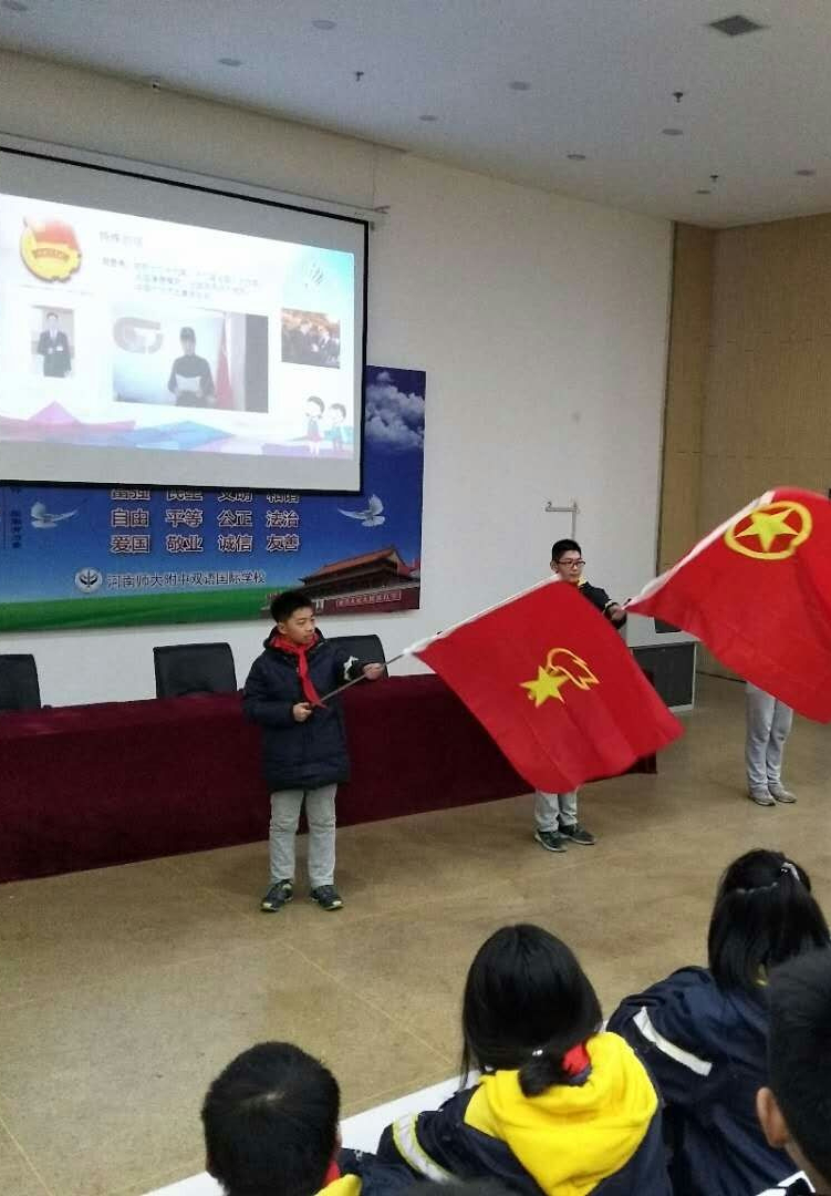 光榮入團(tuán)，積極表率